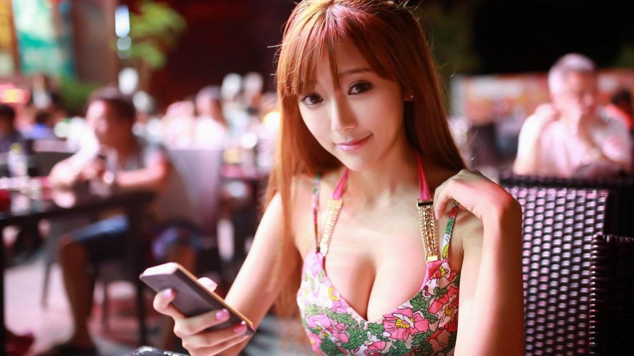 蜜汁小说: 迷失在繁华背后的真相